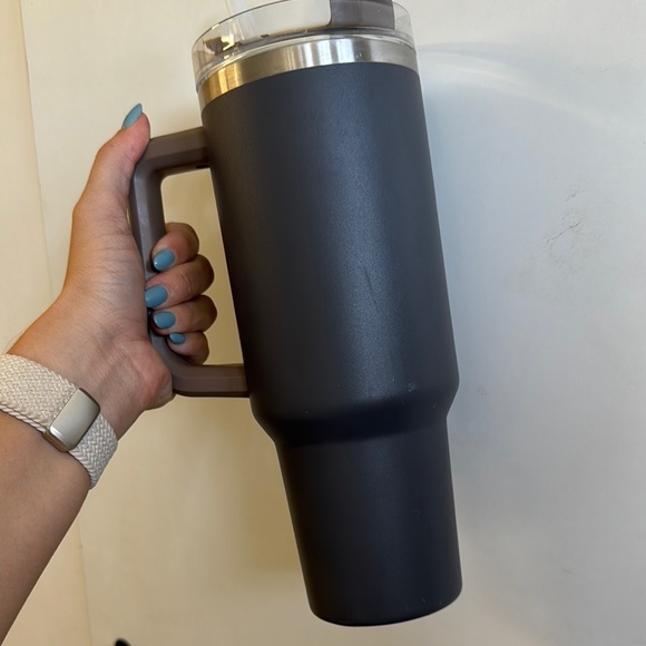 Stanley Charcoal Travel Mug with Handle - Picture 4 of 4